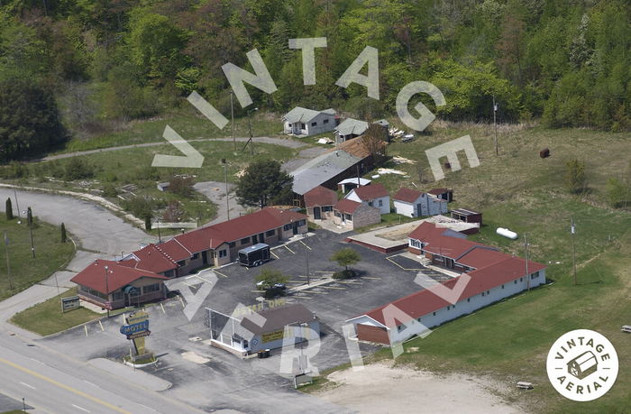 Gustafsons Resort (White Tail Restaurant & Motel) - 2003 Photo